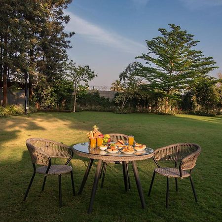 Stayvista'S Silver Grove - Serene Haven With Expansive Lawn & Terrace Nashik Exterior photo