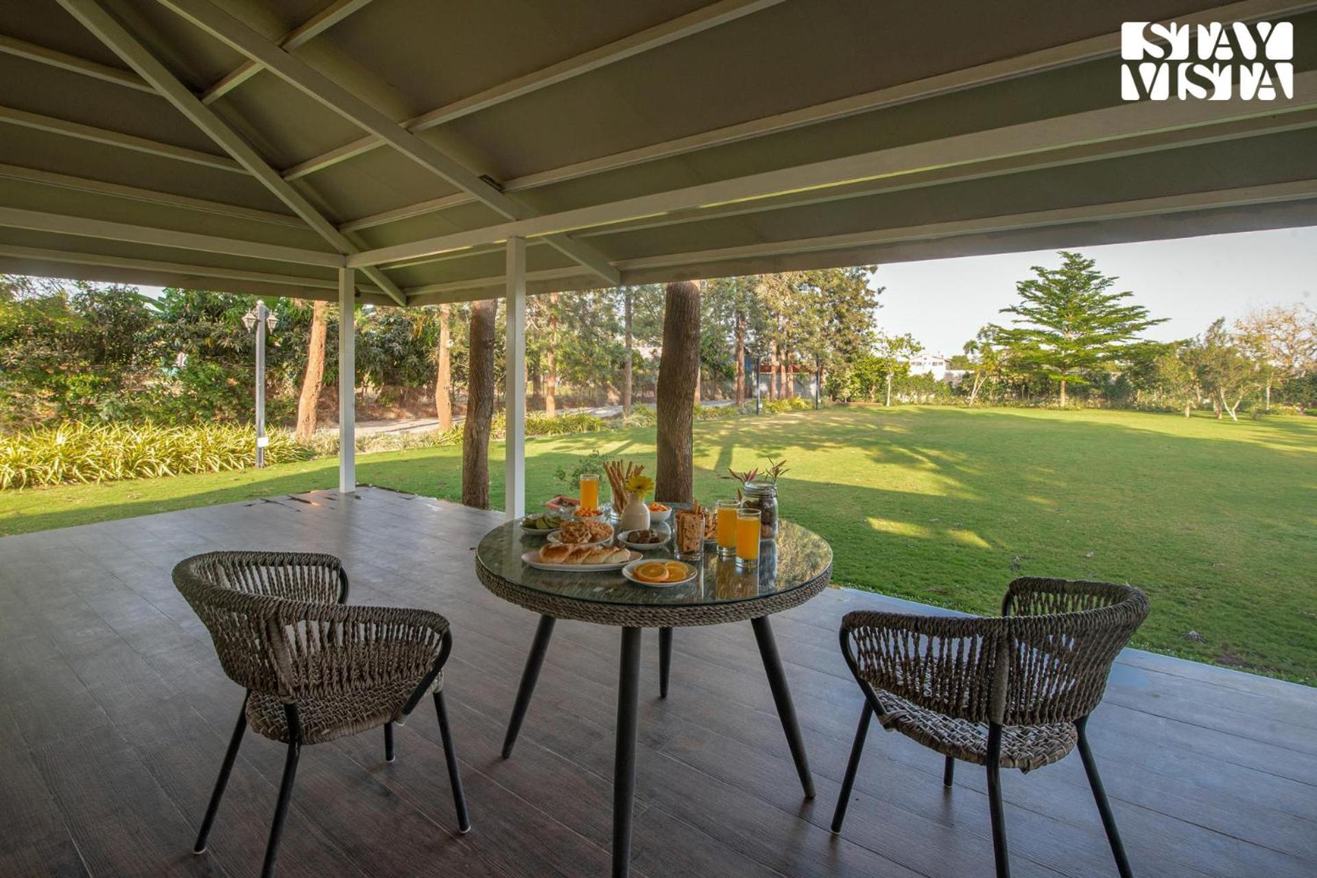 Stayvista'S Silver Grove - Serene Haven With Expansive Lawn & Terrace Nashik Exterior photo