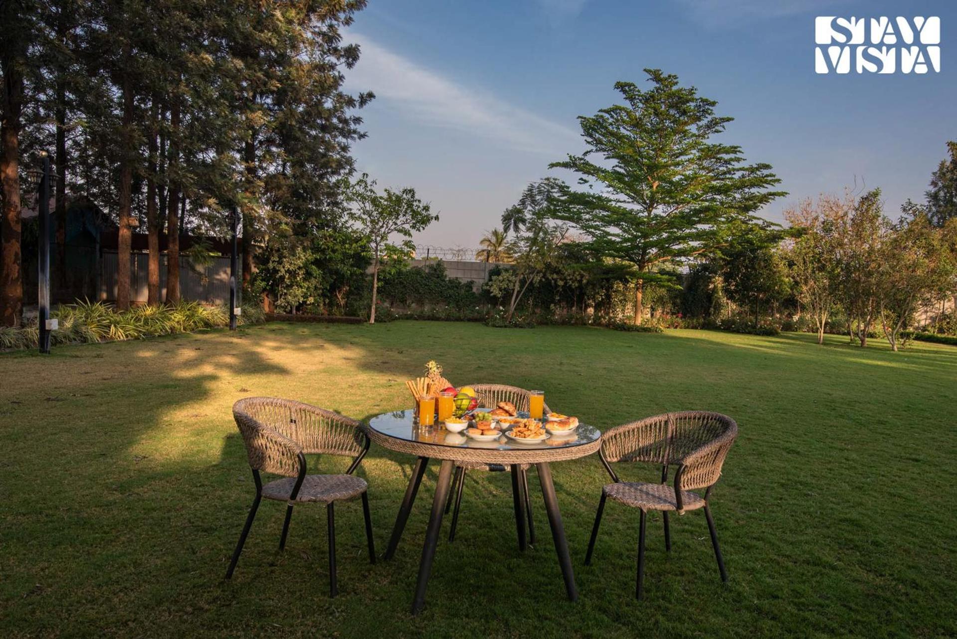 Stayvista'S Silver Grove - Serene Haven With Expansive Lawn & Terrace Nashik Exterior photo